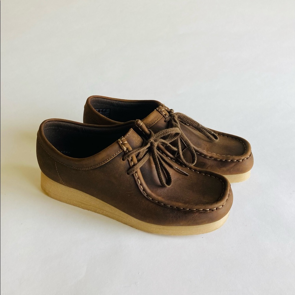 New Clarks brown leather desert boots size 7